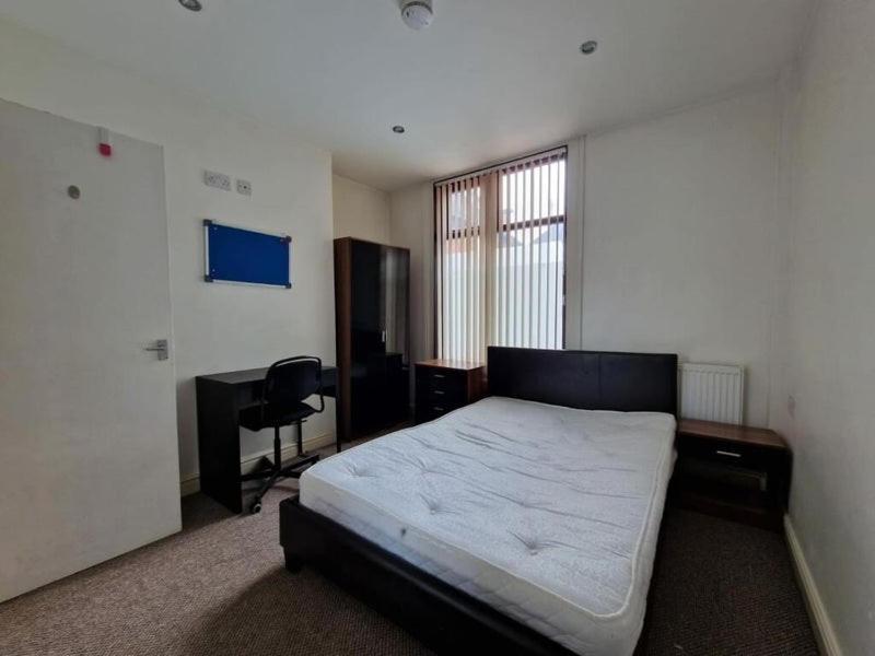 Town Centre, Very Convenient Newcastle-under-Lyme Exterior foto