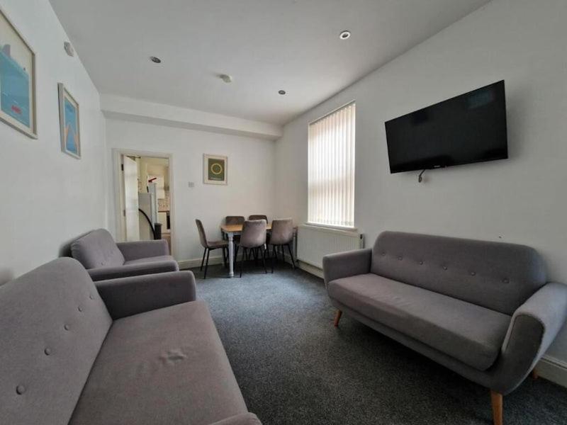 Town Centre, Very Convenient Newcastle-under-Lyme Exterior foto