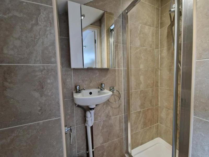 Town Centre, Very Convenient Newcastle-under-Lyme Exterior foto