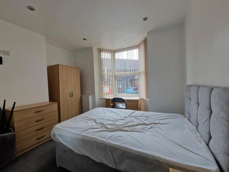 Town Centre, Very Convenient Newcastle-under-Lyme Exterior foto