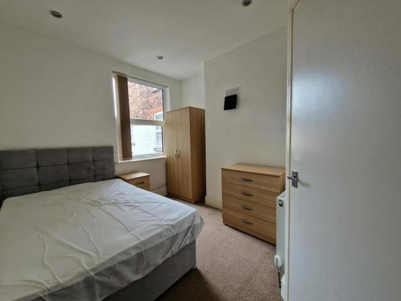 Town Centre, Very Convenient Newcastle-under-Lyme Exterior foto