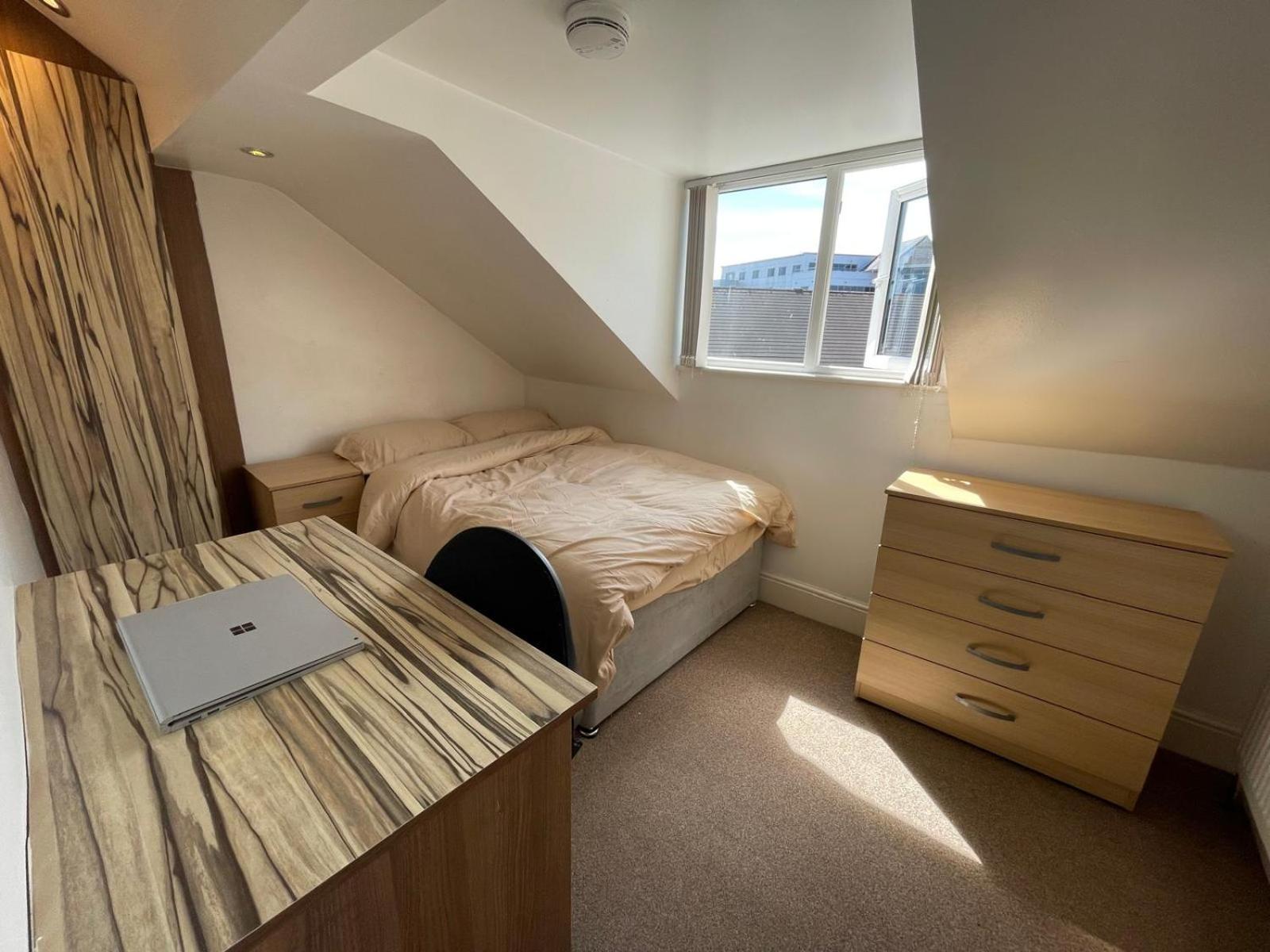 Town Centre, Very Convenient Newcastle-under-Lyme Exterior foto