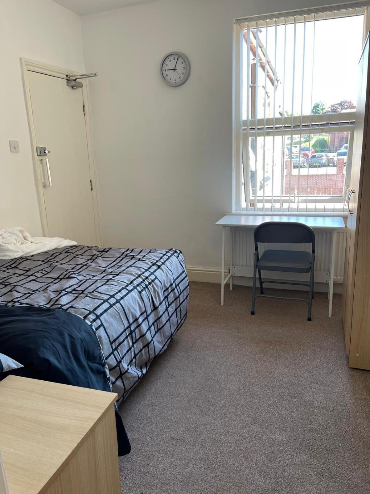 Town Centre, Very Convenient Newcastle-under-Lyme Exterior foto